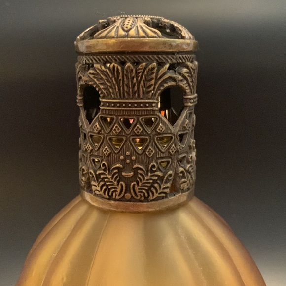 VINTAGE AROMATIC OIL DIFFUSER AMBER/ORNATE METAL CAP OLD WORLD STYLE GLASS - Picture 2 of 9